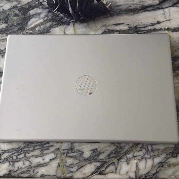HP Silver Laptop Sleek Design Modern Aesthetic - Picture 1 of 2